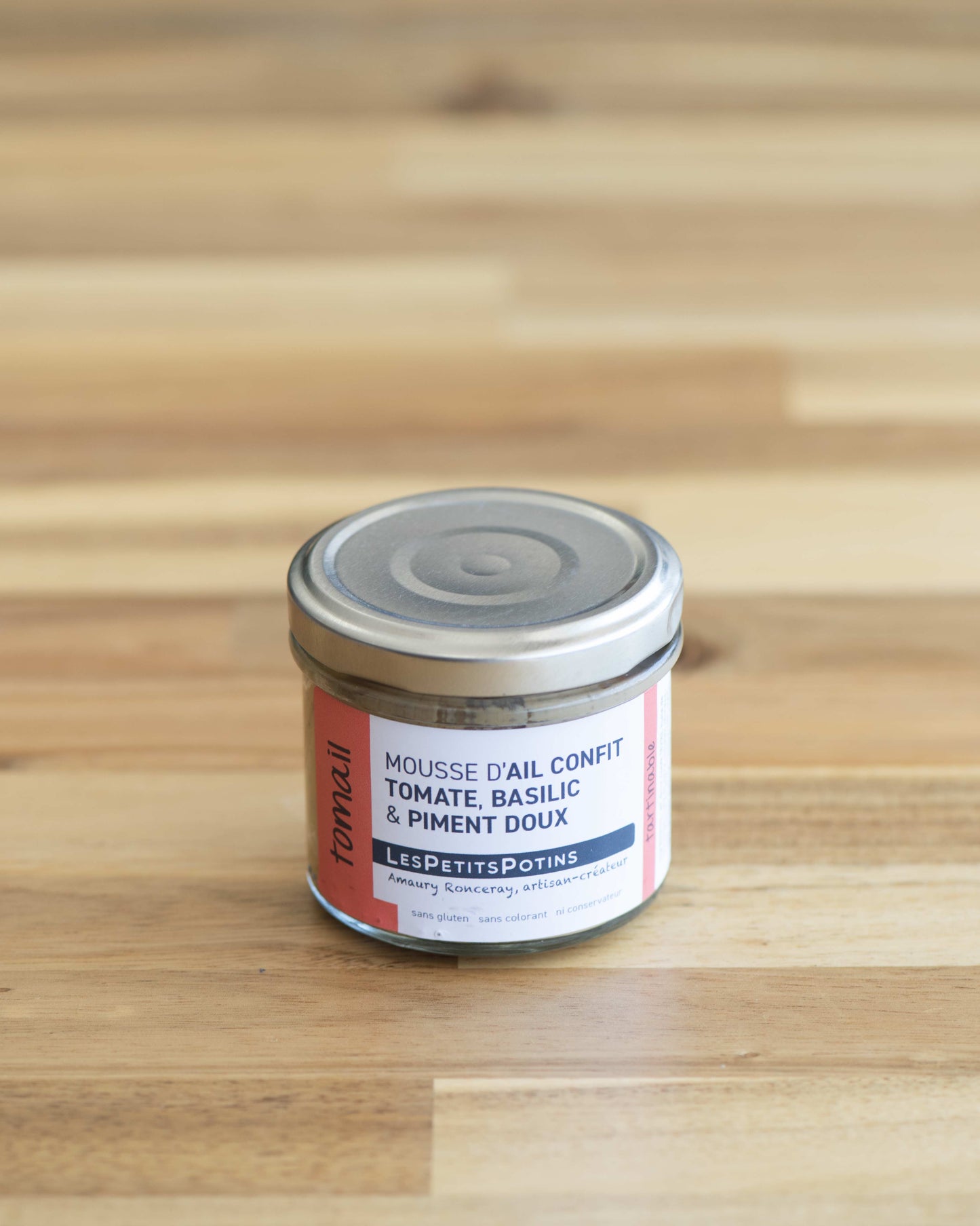 Mousse d'ail confit, tomate, basilique & piment doux