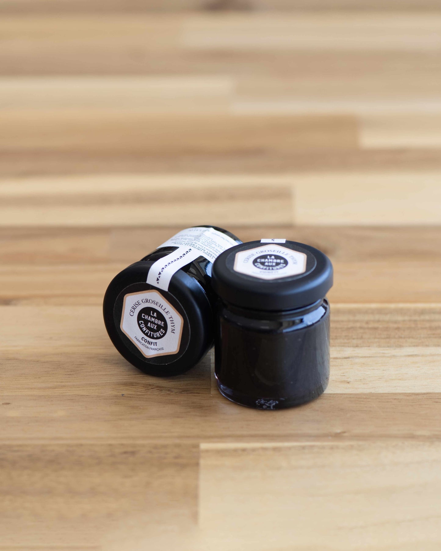 Confiture de cerise, groseille et thym