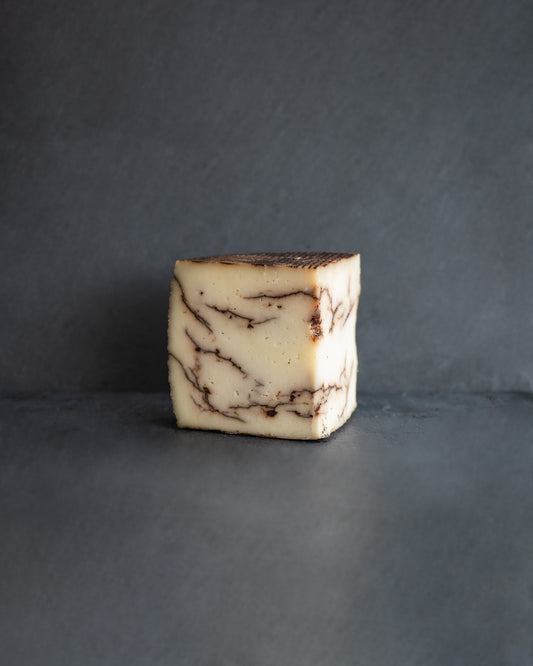 Tomme de brebis a l'ail noir